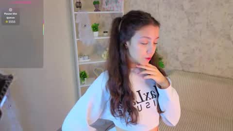 Snapshot of ebonyleibenstein chatting on 11-11-25, 03:39 Milly online show from 11-11-25, 03:39