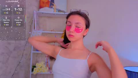 Snapshot of ebonyleibenstein chatting on 12-14-25, 03:12 Milly online show from 12-14-25, 03:12