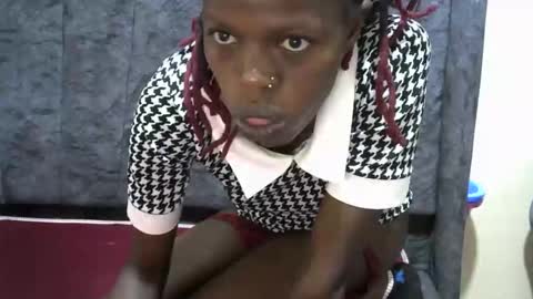 Liz online show from 10-28-25, 01:47