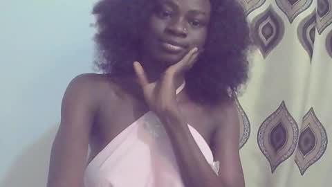 Snapshot of ebonypetiti chatting on 09-29-25, 05:51 queen online show from 09-29-25, 05:51
