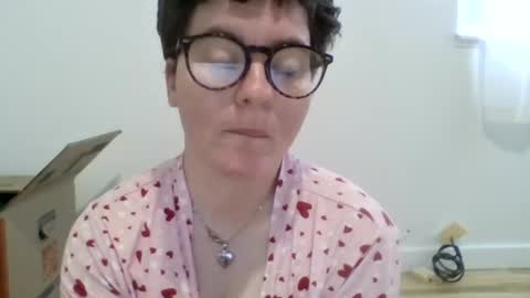 Snapshot of ectojelly chatting on 07-16-26, 01:28 ectojelly online show from 07-16-26, 01:28