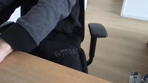 Snapshot of eddy270 chatting on 01-12-25, 02:52 eddy270 online show from 01-12-25, 02:52