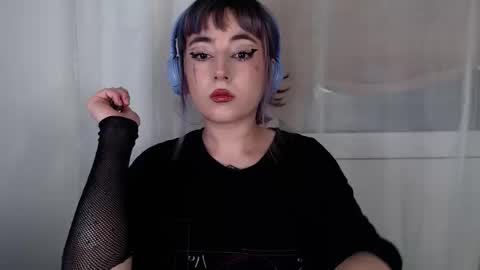 Snapshot of ediefris chatting on 01-11-26, 12:26 fickle demon made of clumps of matter online show from 01-11-26, 12:26