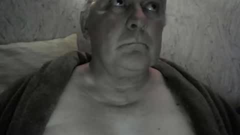 Snapshot of edje59a chatting on 04-12-26, 11:10 Eddy online show from 04-12-26, 11:10