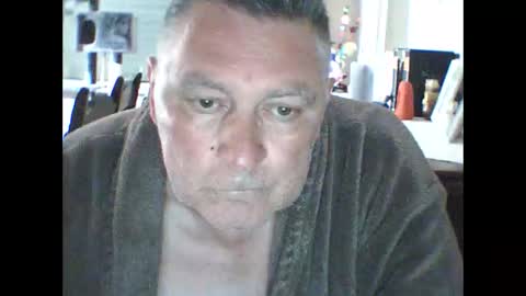 Snapshot of edje59a chatting on 05-12-26, 06:32 Eddy online show from 05-12-26, 06:32
