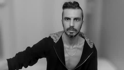 Snapshot of edmonton1985780 chatting on 01-05-26, 09:07 edmonton1985780 online show from 01-05-26, 09:07