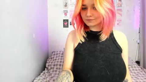 Snapshot of edna_dana chatting on 12-13-24, 05:43 Edna online show from 12-13-24, 05:43