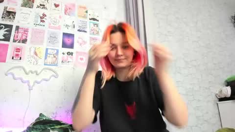 Snapshot of edna_dana chatting on 12-20-24, 01:33 Edna online show from 12-20-24, 01:33