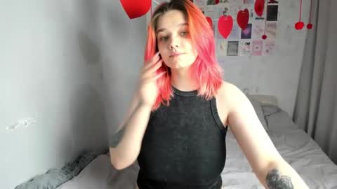 Snapshot of edna_dana chatting on 02-18-25, 06:37 Edna online show from 02-18-25, 06:37