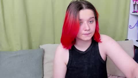 Snapshot of edna_dana chatting on 10-18-25, 08:20 Edna online show from 10-18-25, 08:20