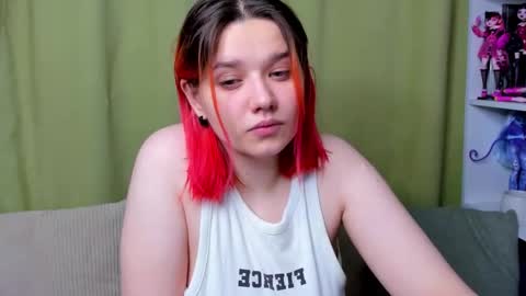 Snapshot of edna_dana chatting on 10-25-25, 07:19 Edna online show from 10-25-25, 07:19