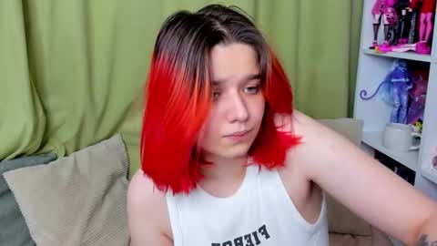 Snapshot of edna_dana chatting on 10-27-25, 07:51 Edna online show from 10-27-25, 07:51