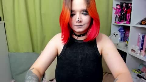 Snapshot of edna_dana chatting on 10-31-25, 08:32 Edna online show from 10-31-25, 08:32