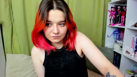 Snapshot of edna_dana chatting on 11-03-25, 09:48 Edna online show from 11-03-25, 09:48