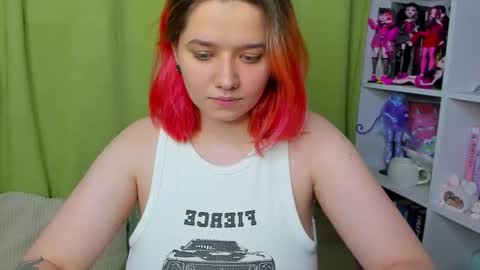 Snapshot of edna_dana chatting on 11-17-25, 08:58 Edna online show from 11-17-25, 08:58