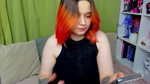 Snapshot of edna_dana chatting on 11-21-25, 07:01 Edna online show from 11-21-25, 07:01