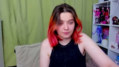 Snapshot of edna_dana chatting on 11-23-25, 06:52 Edna online show from 11-23-25, 06:52