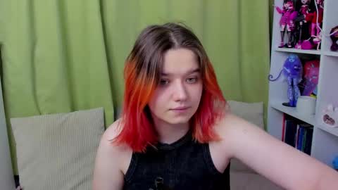 Snapshot of edna_dana chatting on 11-27-25, 08:33 Edna online show from 11-27-25, 08:33