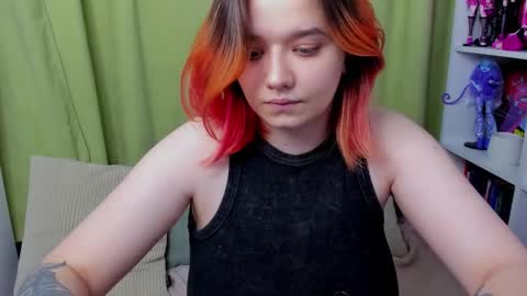 Snapshot of edna_dana chatting on 11-28-25, 08:00 Edna online show from 11-28-25, 08:00