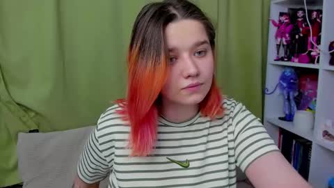 Snapshot of edna_dana chatting on 11-29-25, 07:17 Edna online show from 11-29-25, 07:17