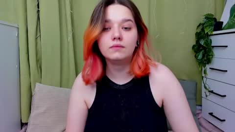 Snapshot of edna_dana chatting on 12-17-25, 07:09 Edna online show from 12-17-25, 07:09