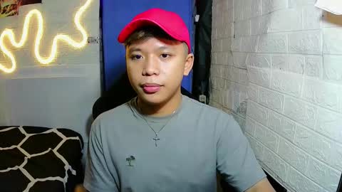 Snapshot of edrianburca052 chatting on 12-19-25, 02:18 urasian chub online show from 12-19-25, 02:18