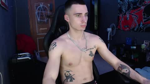 Snapshot of eduard_loveee chatting on 12-29-24, 03:13 Eduar online show from 12-29-24, 03:13