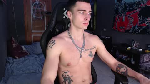 Snapshot of eduard_loveee chatting on 09-17-25, 03:03 Eduar online show from 09-17-25, 03:03