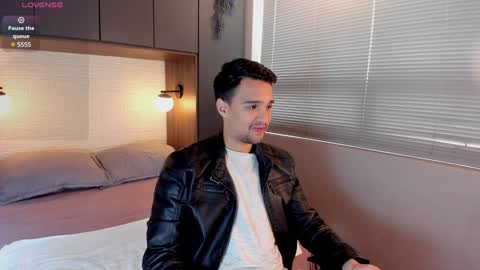 Snapshot of edward_maxx chatting on 01-12-25, 08:36 Eduardo online show from 01-12-25, 08:36