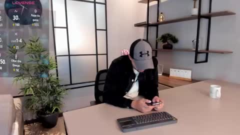 Snapshot of edward_maxx chatting on 01-17-25, 03:34 Eduardo online show from 01-17-25, 03:34