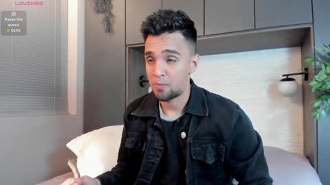 Snapshot of edward_maxx chatting on 01-23-25, 07:00 Eduardo online show from 01-23-25, 07:00