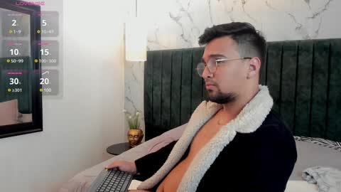 Snapshot of edward_maxx chatting on 01-31-25, 06:35 Eduardo online show from 01-31-25, 06:35