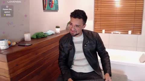 Snapshot of edward_maxx chatting on 02-05-25, 06:13 Eduardo online show from 02-05-25, 06:13