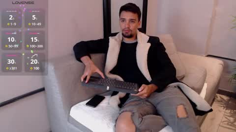 Snapshot of edward_maxx chatting on 02-08-25, 03:30 Eduardo online show from 02-08-25, 03:30