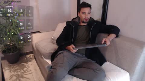 Snapshot of edward_maxx chatting on 02-10-25, 03:46 Eduardo online show from 02-10-25, 03:46