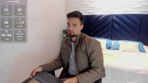 Snapshot of edward_maxx chatting on 02-14-25, 03:33 Eduardo online show from 02-14-25, 03:33