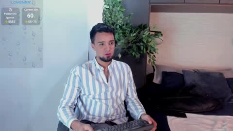 Snapshot of edward_maxx chatting on 02-16-25, 03:26 Eduardo online show from 02-16-25, 03:26