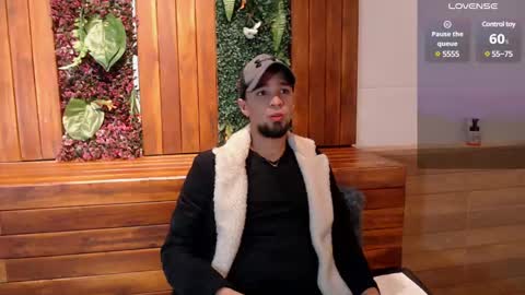 Snapshot of edward_maxx chatting on 02-17-25, 03:25 Eduardo online show from 02-17-25, 03:25