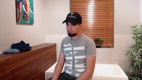 Snapshot of edward_maxx chatting on 02-22-25, 03:45 Eduardo online show from 02-22-25, 03:45