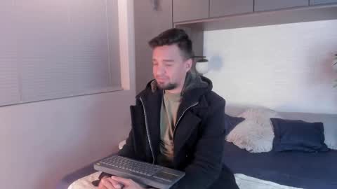 Snapshot of edward_maxx chatting on 03-07-25, 03:51 Eduardo online show from 03-07-25, 03:51