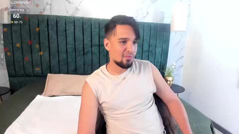 Snapshot of edward_maxx chatting on 09-14-25, 03:38 Eduardo online show from 09-14-25, 03:38