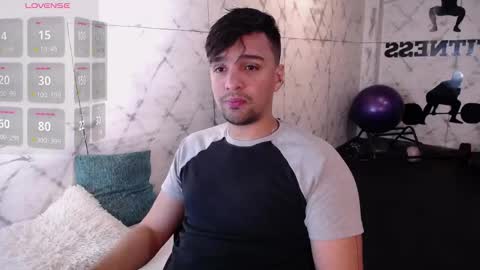 Snapshot of edward_maxx chatting on 10-20-25, 03:18 Eduardo online show from 10-20-25, 03:18