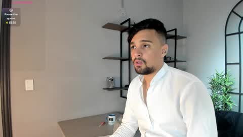 Snapshot of edward_maxx chatting on 11-04-25, 03:38 Eduardo online show from 11-04-25, 03:38