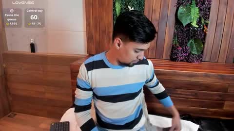 Snapshot of edward_maxx chatting on 11-16-25, 03:23 Eduardo online show from 11-16-25, 03:23