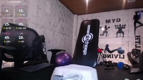 Snapshot of edward_maxx chatting on 12-01-25, 08:30 Eduardo online show from 12-01-25, 08:30