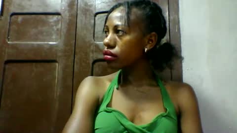 Snapshot of edwige770943 chatting on 05-11-26, 05:35 edwige770943 online show from 05-11-26, 05:35
