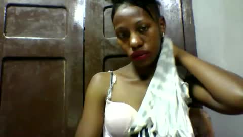Snapshot of edwige770943 chatting on 05-12-26, 04:31 edwige770943 online show from 05-12-26, 04:31