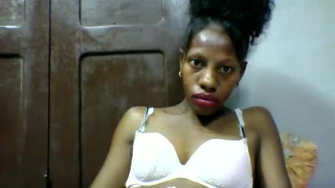 Snapshot of edwige770943 chatting on 05-12-26, 04:37 edwige770943 online show from 05-12-26, 04:37