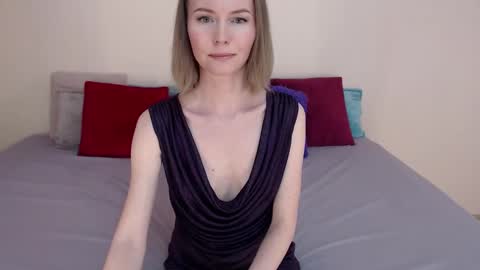 Snapshot of eeleanorrigby chatting on 02-06-26, 12:41 Elena online show from 02-06-26, 12:41