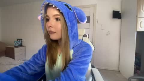 Snapshot of eestipixies chatting on 05-16-26, 04:53 Lili online show from 05-16-26, 04:53